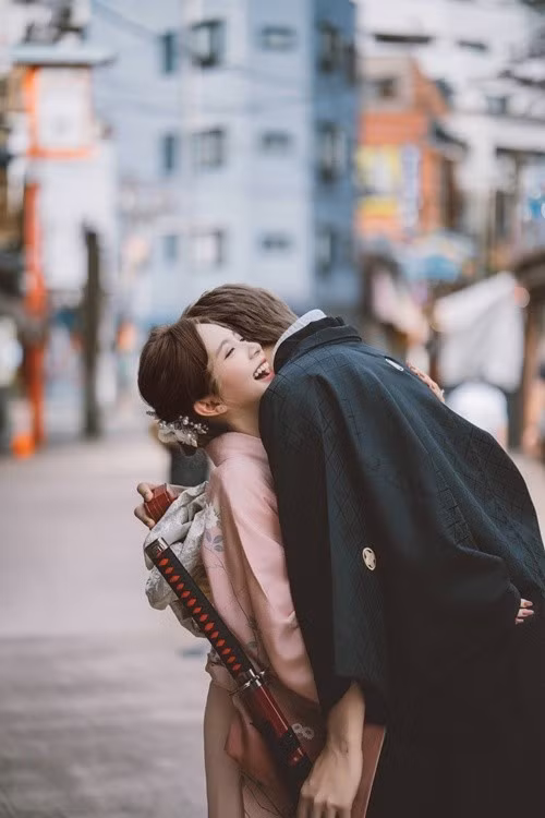Ngọc Huyền và Đình Tú tình tứ trong chuyến du lịch Nhật Bản. Ảnh: FB Đình Tú.