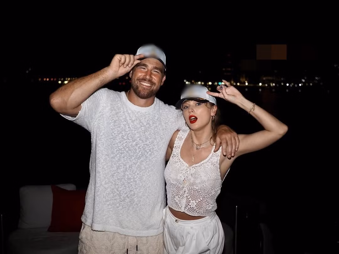 Taylor Swift vừa nhận lời cầu hôn từ bạn trai. Ảnh: Instagram Travis Kelce.