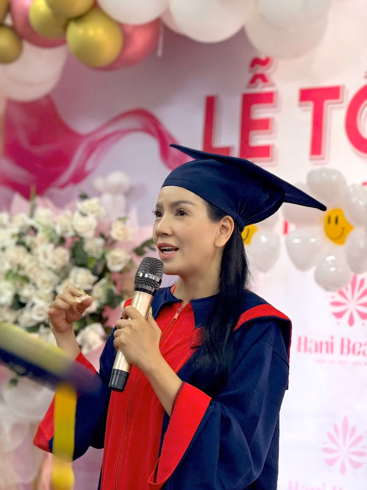 Trước khi qua đời, nữ diễn viên phim Mùi ngò gai thường xuyên cập nhật hình ảnh bản thân trên mạng xã hội. Ngày 11/8, Ngọc Trinh đăng tải hình ảnh hoàn thành khoá học nối mi. Ảnh: FB Ngọc Trinh.