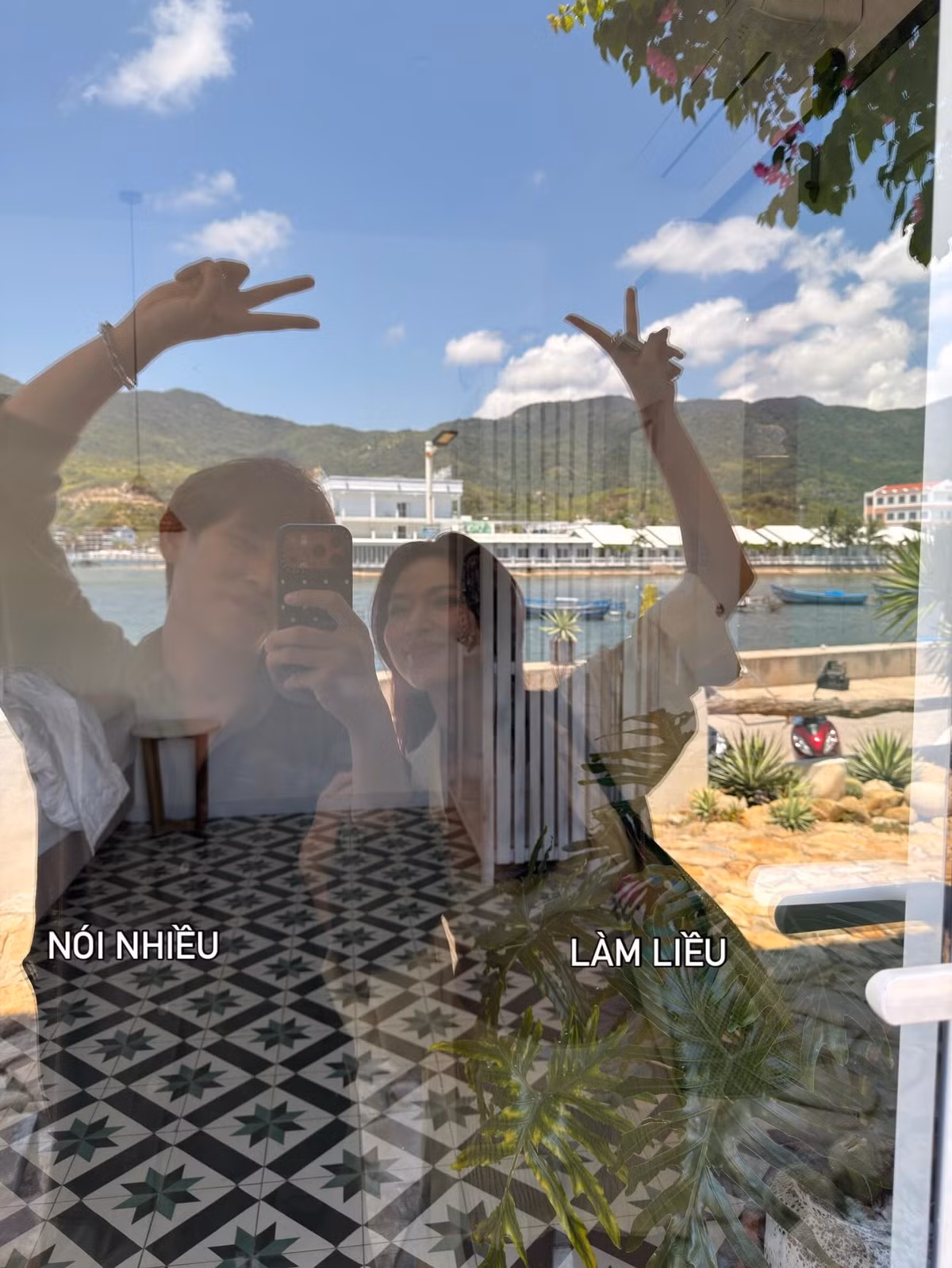 Quỳnh Lý và Tú Hảo đều theo đuổi diễn xuất.