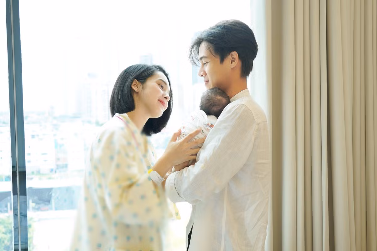 Trên trang cá nhân, diễn viên Quỳnh Lương khoe hình ảnh bên chồng và con gái. Ảnh: FB Quỳnh Lương.