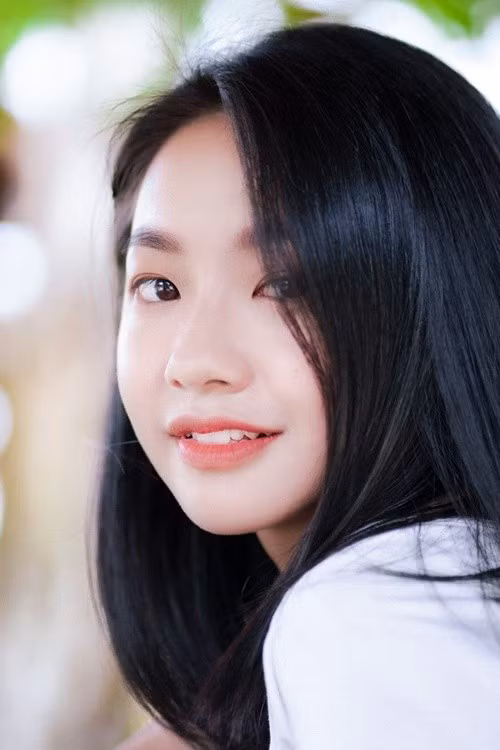 Nữ diễn viên sinh năm 1996 có ngoại hình trẻ trung hơn tuổi thật. Ảnh: FB Hoàng Hà.