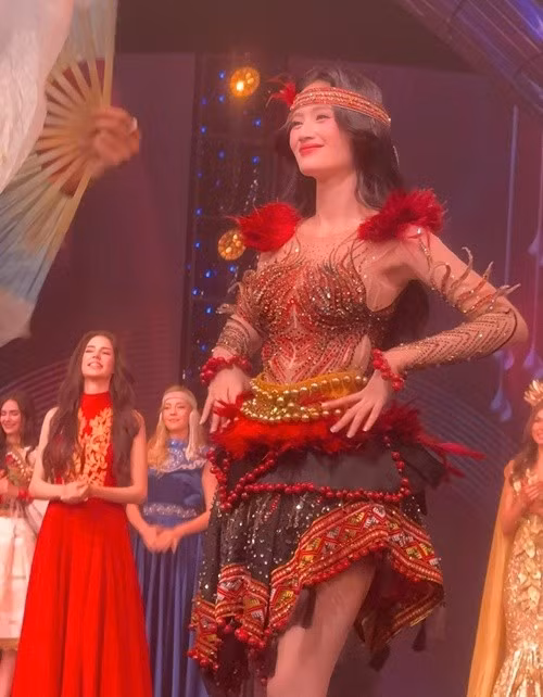 Trong chung kết Miss World 2025- Hoa hậu Thế giới, Ý Nhi ghi tên mình vào top 40 chung cuộc. Ảnh: FB Ý Nhi.