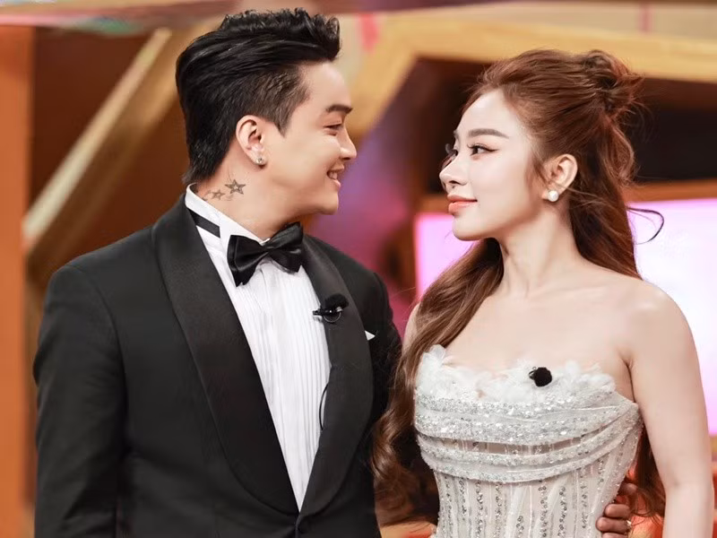 TiTi từng ly hôn. Anh và vợ cũ có chung một con trai. Sau chia tay, nam ca sĩ vẫn thường xuyên về thăm con và chu cấp đầy đủ. TiTi hiện tại gắn bó với Tuyết Nhung.
