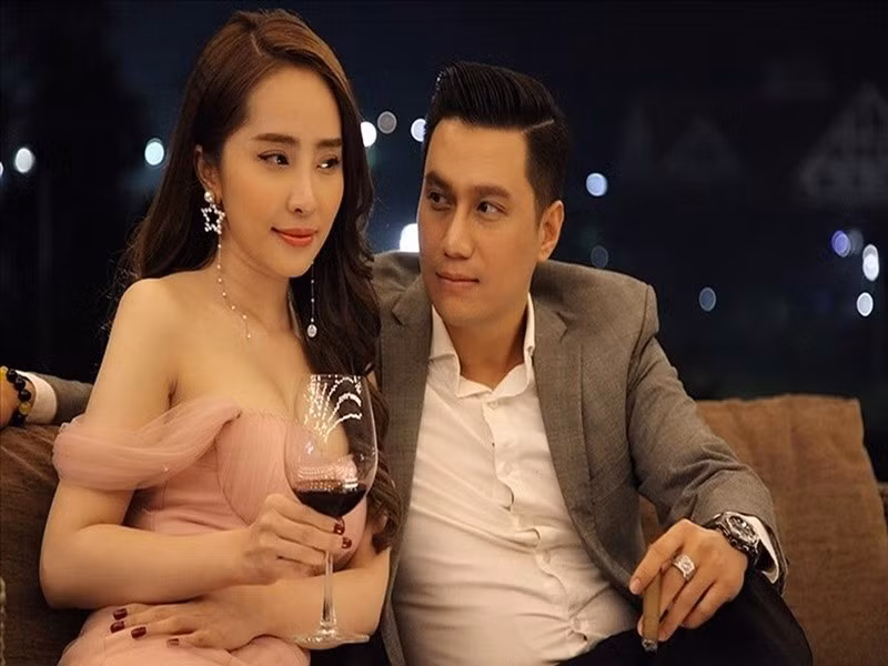 "Tôi chưa bao giờ hôn ai khó như với Quỳnh Nga, nhưng rất may hai anh em cùng cố gắng nên có vẻ như mọi thứ rất tự nhiên”, Việt Anh cho biết. Ảnh: Người Lao Động.