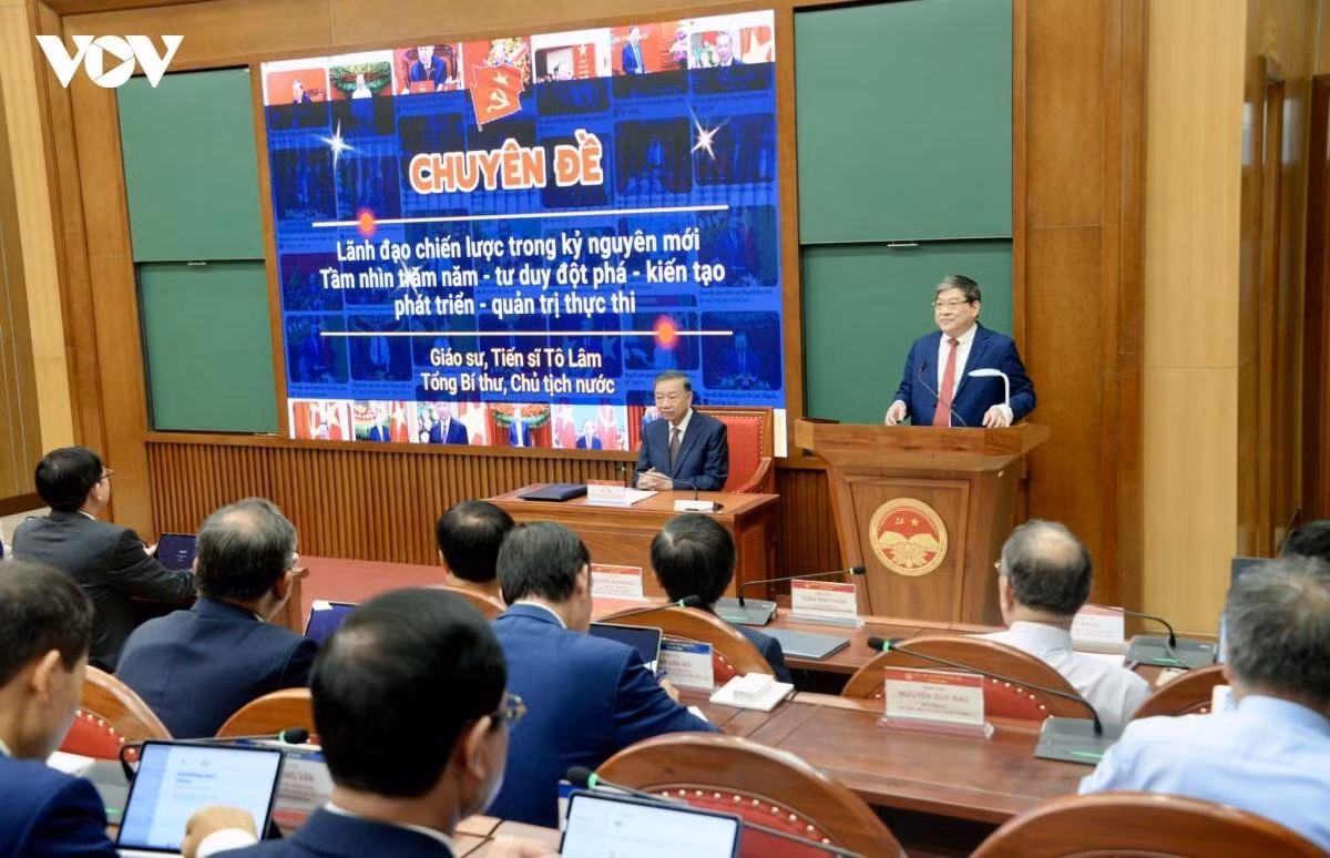 Chương trình bồi dưỡng, cập nhật kiến thức đối với Ủy viên Ban Chấp hành Trung ương khóa XIV