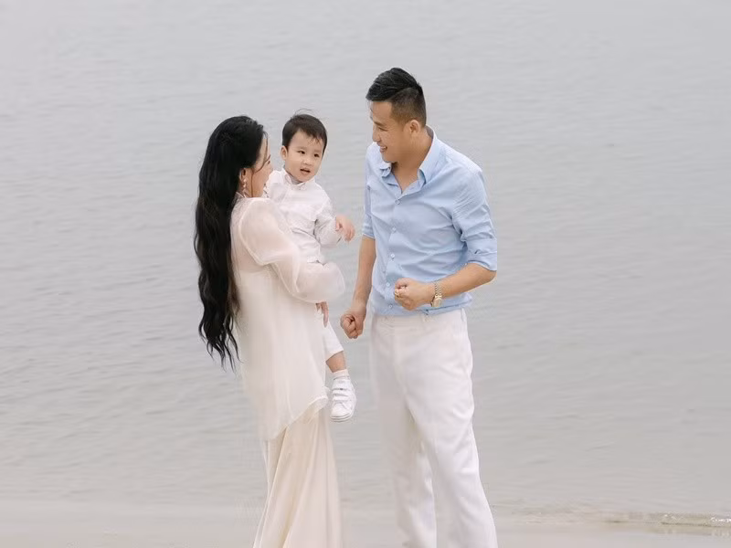 Bé Táo gây chú ý khi lần đầu lộ diện trong đám cưới Hồ Quỳnh Hương cách đây không lâu. Ảnh: FB Hồ Quỳnh Hương.