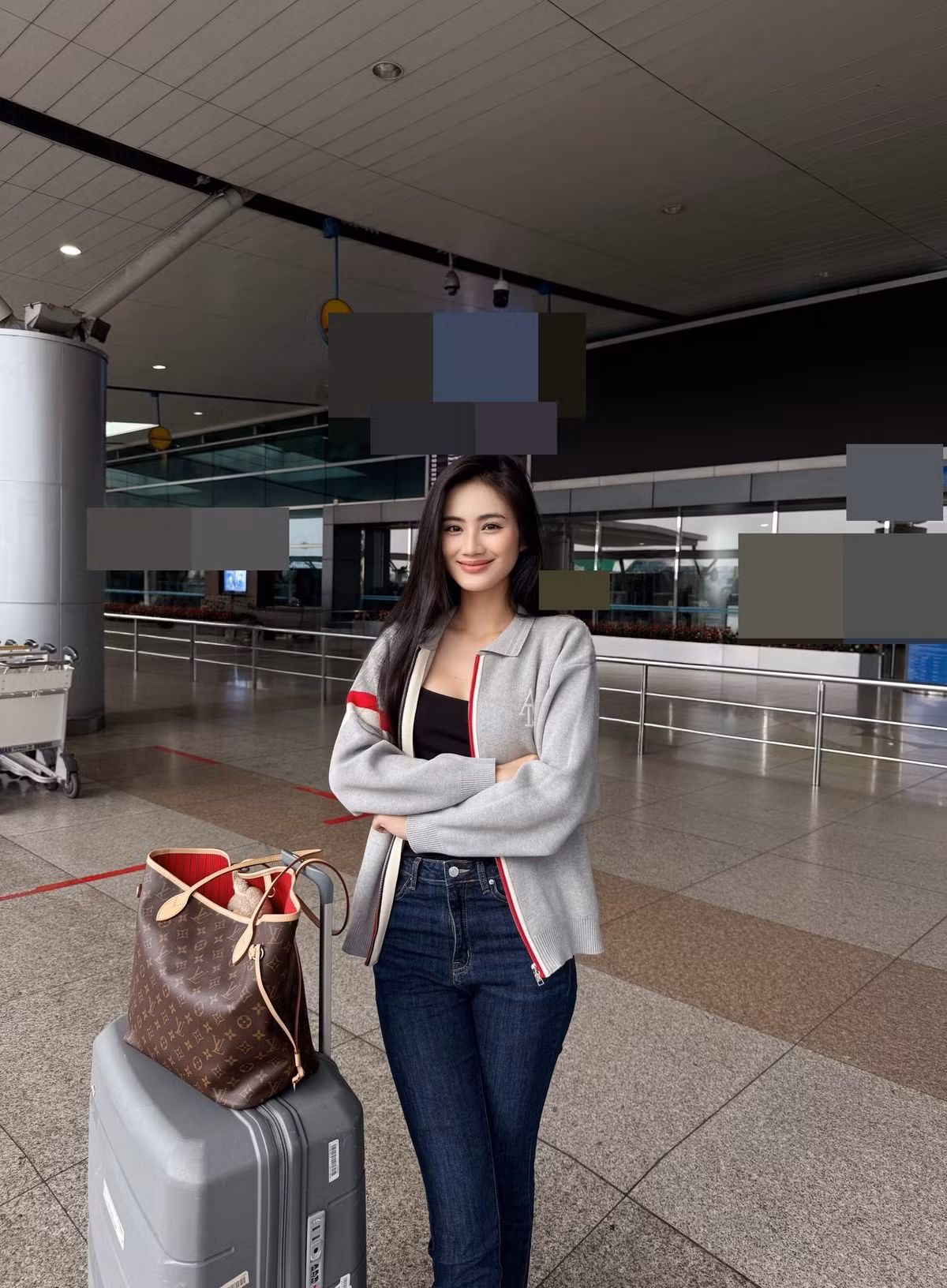 Hoa hậu Ý Nhi quay lại Úc tiếp tục học tập và làm việc. "Hẹn Tết Nguyên đán lại về Việt Nam thân yêu nhé", người đẹp viết trên trang cá nhân.