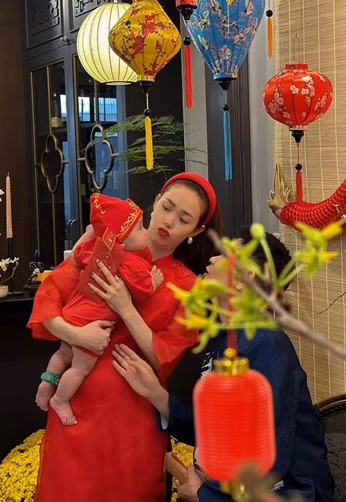 Minh Hằng kết hôn với doanh nhân Quốc Bảo vào năm 2022. 1 năm sau đó, vợ chồng cô có con trai chung. Ảnh: FB Minh Hằng.
