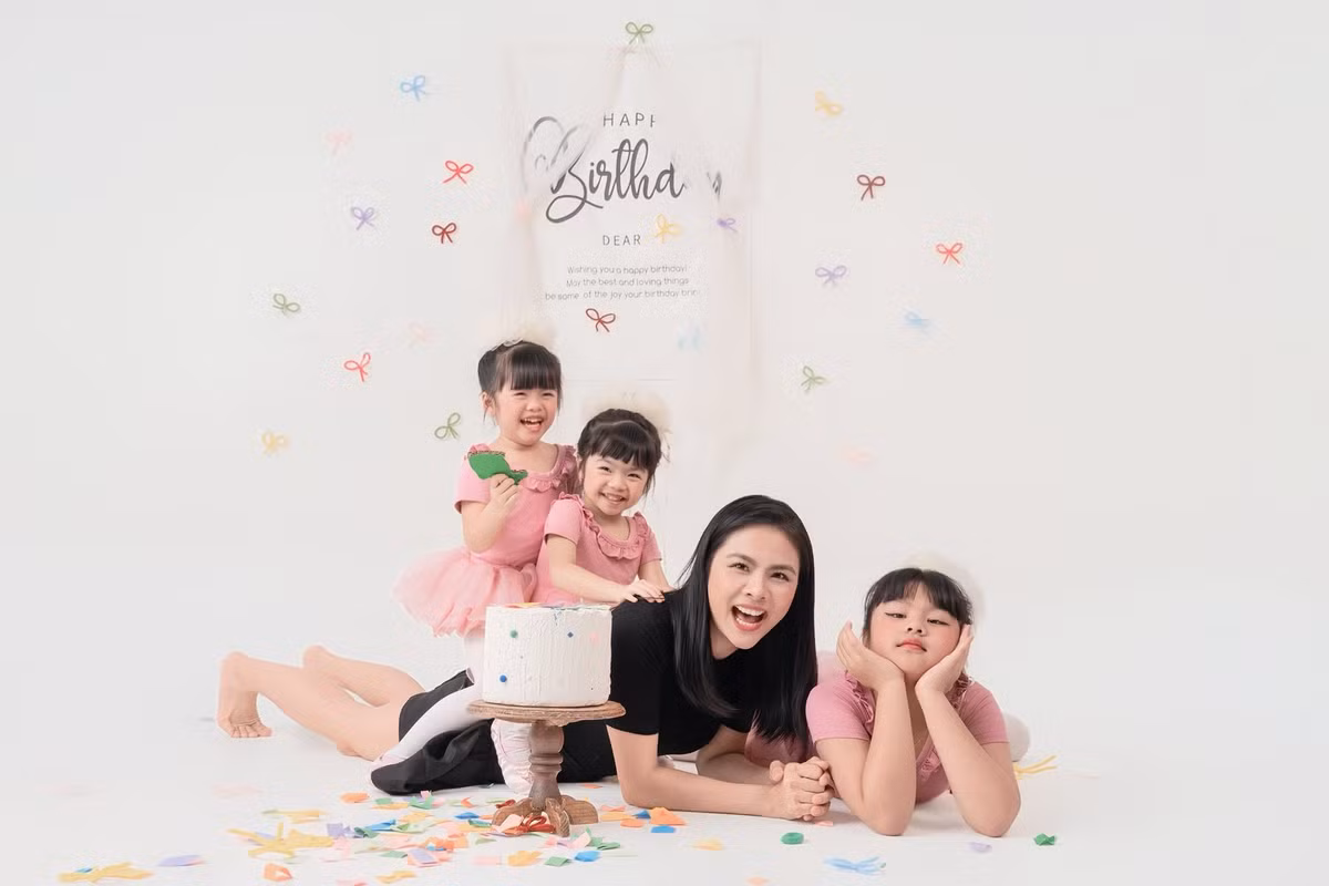 Vân Trang tâm sự rằng từ nhỏ cô đã mê được 'sở hữu' 2 em bé gái sinh đôi xinh xắn đáng yêu và có mơ cô cũng không dám nghĩ rằng cô đã được ban tặng Quianna và Quinita.
