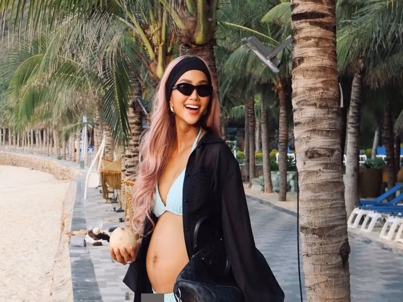 Chia sẻ lại loạt ảnh của H’hen Niê, nhiếp ảnh gia Tuấn Khôi hết lời khen ngợi vợ. Anh viết: "Người ta bảo phụ nữ đẹp nhất là khi không thuộc về ai còn mình thì nghĩ là phụ nữ đẹp nhất là khi cô ấy đang mang thiên thần bé nhỏ trong người". Ảnh: FB H’hen Niê.