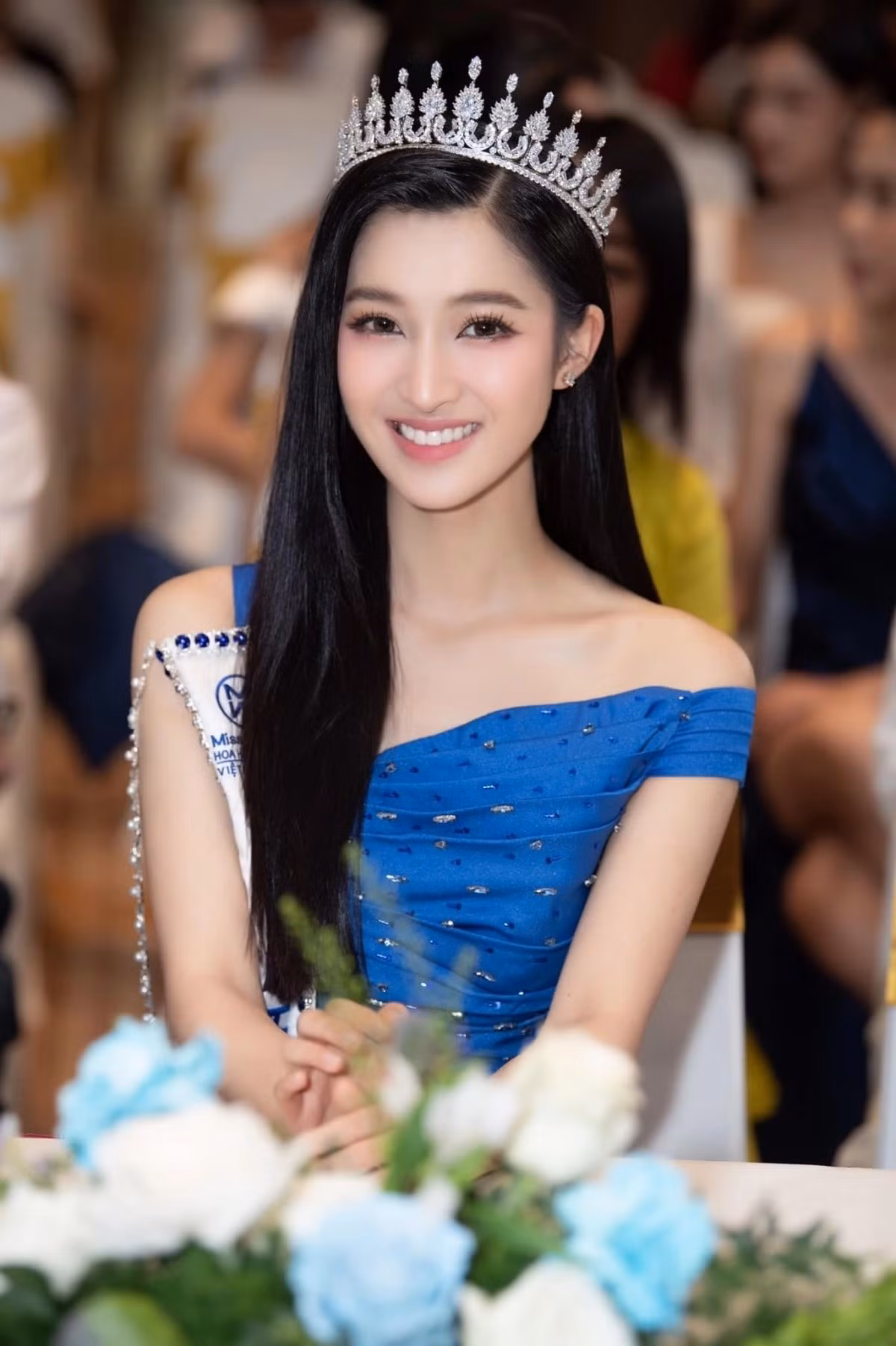 Á hậu sinh năm 2002 sở hữu nhan sắc ngọt ngào. Nhiều khán giả đặt cho Phương Nhi biệt danh 'thần tiên tỷ tỷ' Việt Nam. Ảnh: VOV.