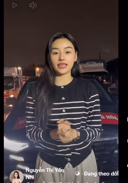 Theo Người Lao Động, bố Yến Nhi giúp người quen di chuyển ra điểm tập kết. Sau khi ông trở lại để hỗ trợ thêm người đến nơi an toàn thì không may bị lật thuyền. Sau đó, bố Yến Nhi đã an toàn. Ảnh: FB Yến Nhi.