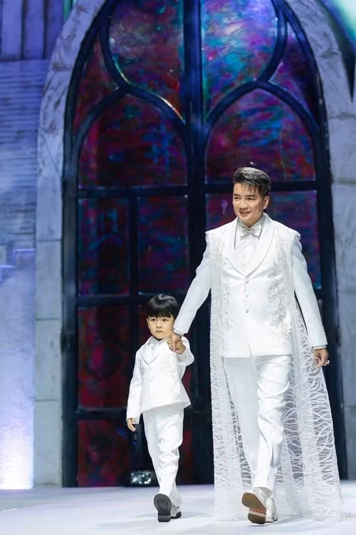 Con trai Đàm Vĩnh Hưng làm người mẫu từ nhỏ. Ảnh: FB Polo Huỳnh.