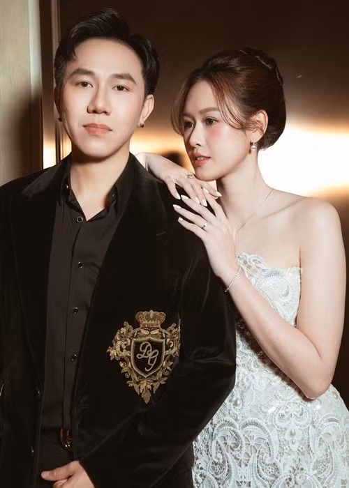 Trong cuộc phỏng vấn với Tiền Phong, Anh Phạm trải lòng, cô không bao giờ cảm thấy cô đơn sau khi lập gia đình. "Dù tôi hay anh Đức đi làm xa đều an tâm ở nhà có người đợi mình trở về", Anh Phạm cho hay. Ảnh: FB Anh Đức.