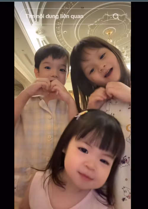 Bé Tuệ An vui đùa cùng các anh chị. Ảnh: TikTok Đỗ Mỹ Linh.