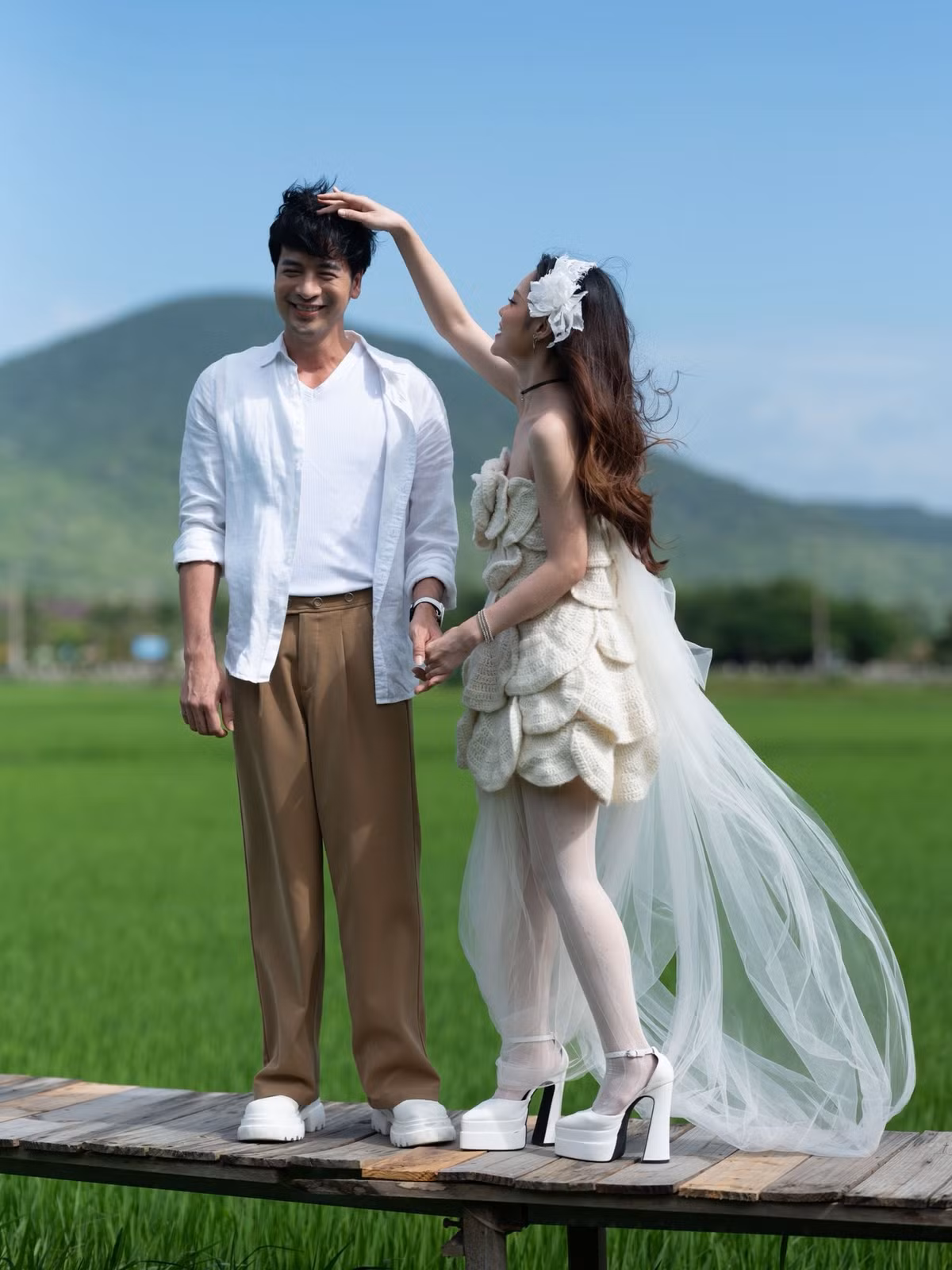 Đoàn Minh Tài - Sunny Đan Ngọc sẽ đón khách từ 17h30 đến 19h. Lễ thành hôn của cặp đôi diễn ra từ 19h đến 19h30. Ảnh: FB Đoàn Minh Tài.