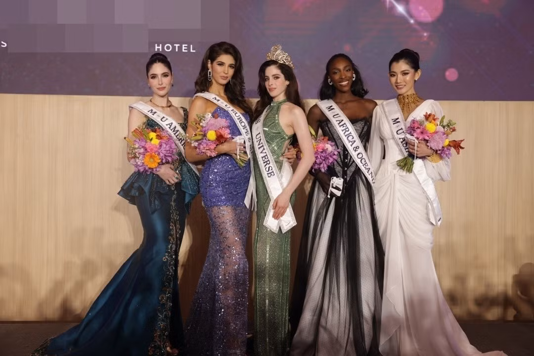 Theo VTV, Olivia Yace từ bỏ danh hiệu Á hậu 4 Miss Universe 2025 và Miss Universe Africa and Oceania. "Từ bỏ danh hiệu cho phép tôi cống hiến hoàn toàn cho việc bảo vệ những giá trị mà tôi trân trọng", nàng hậu bày tỏ. Ảnh: Miss Universe.