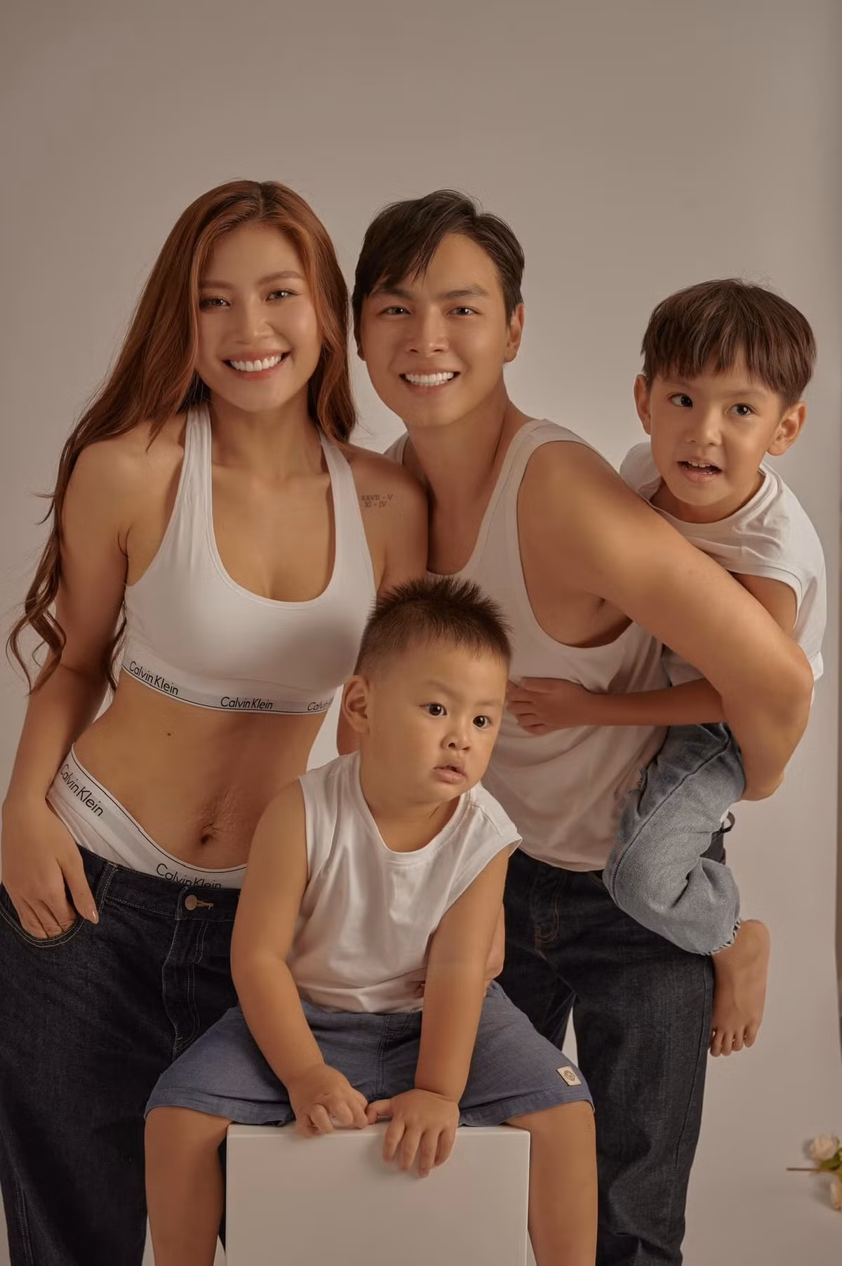Tháng 12/2017, học trò Hồ Ngọc Hà kết hôn với Jay Quân. Tháng 5/2018, Chúng Huyền Thanh sinh con trai đầu lòng. Tháng 4/2021, nữ người mẫu chào đón con thứ hai gia nhập tổ ấm. Ảnh: FB Chúng Huyền Thanh.