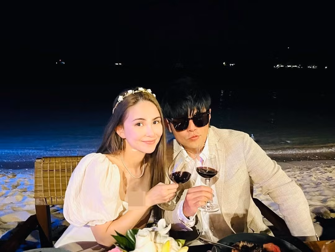 Vợ chồng Châu Kiệt Luân có 3 người con chung. Côn Lăng từng khoe được chồng chiều chuộng. Ảnh: Instagram Châu Kiệt Luân.