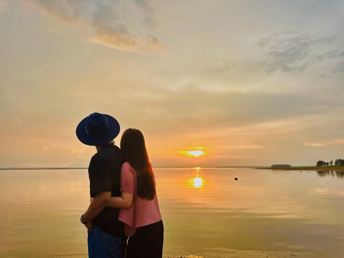 Phía Châu Khải Phong bày tỏ: "Thật là vi diệu mới ngày nào còn tung tăng. Bây giờ thì anh đã có con".