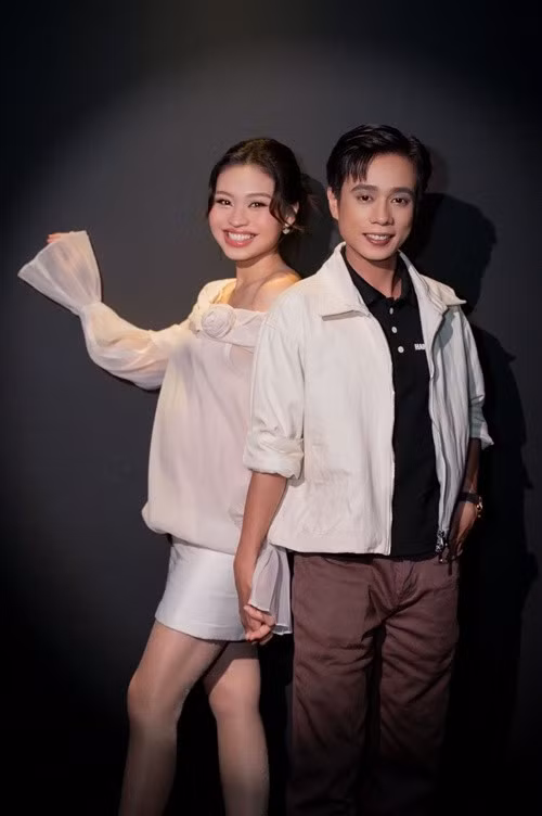 Theo Lê Lộc, việc chậm công bố là để ưu tiên cho thai kỳ trong giai đoạn đầu, đồng thời cô mong khán giả dành sự quan tâm trọn vẹn cho các công việc của hai người trong thời gian qua.
