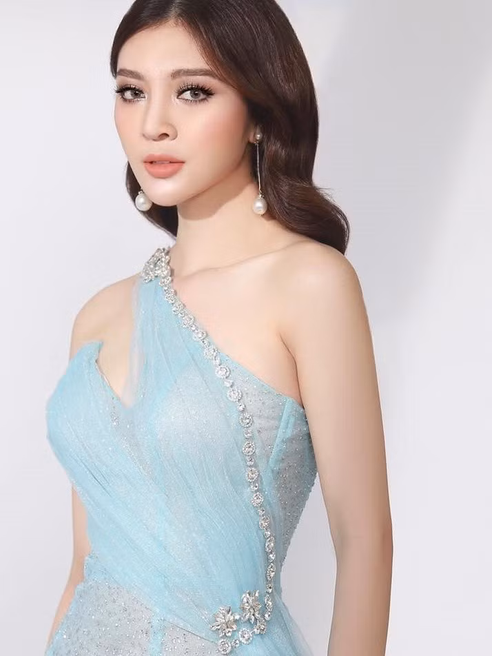 Chân dài sinh năm 1996 còn vào top 15 Hoa hậu Siêu quốc gia Việt Nam 2018. Ảnh: FB Thiên Hương.