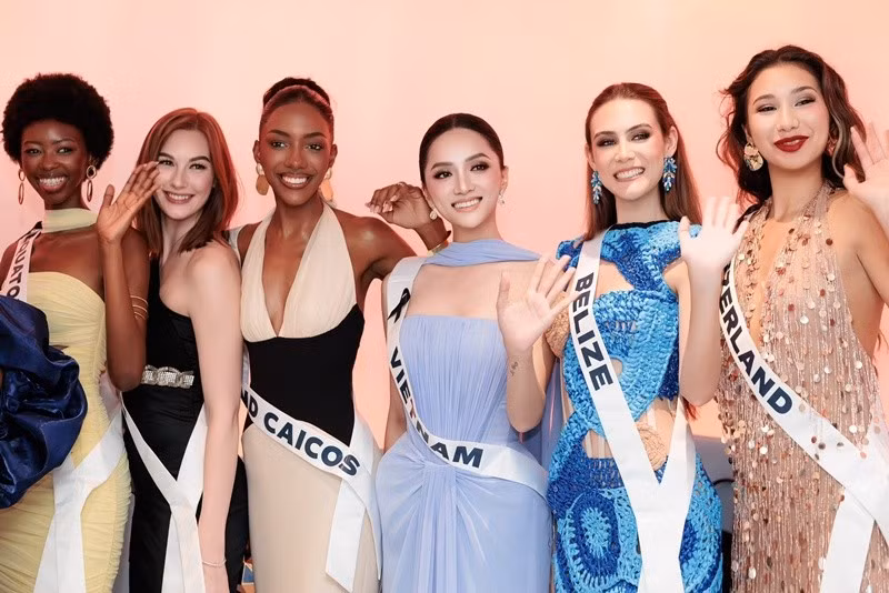 "Cần phải có giải Hoa hậu phong cách. Và người chiến thắng không ai khác chính là Hương Giang xinh đẹp", Mr Đàm chia sẻ. Ảnh: FB Hương Giang.