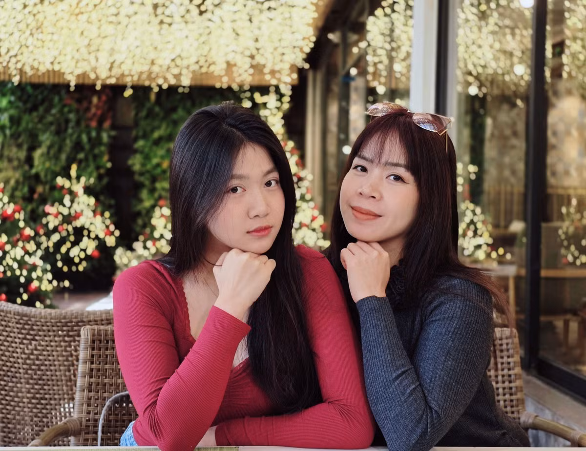 Con gái Mạnh Trường có khả năng chơi piano, vẽ tranh. Tuy nhiên, vợ chồng nam diễn viên không định hướng con theo nghệ thuật mà để con tự do lựa chọn lĩnh vực mình theo đuổi. Ảnh: FB Phương Phạm.