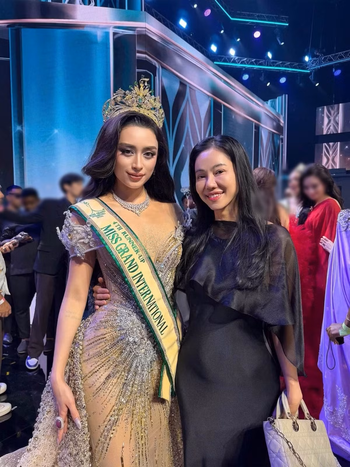 Emoura Phạm cũng gửi lời chúc đến bà Phạm Kim Dung và tất cả phụ nữ luôn được trân trọng, yêu thương và sống rực rỡ theo cách riêng. Ảnh: FB Emoura Phạm.