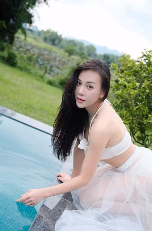 Phương Oanh gợi cảm, mặn mà hơn sau khi trở thành mẹ bỉm sữa. Ảnh: FB Phương Oanh.