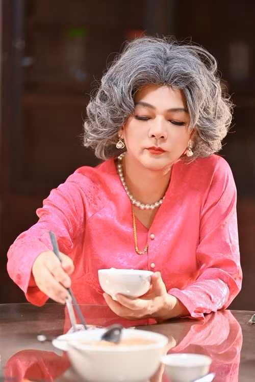 Theo cáo buộc, ca sĩ Vũ Hà vào ngày 15/4/2022 mở thẻ với tên "MR BARET", ID 101464. Ngày 18/5/2024, Vũ Hà đã đánh bạc một lần, với số tiền đánh bạc hơn 2.618 USD (tương đương hơn 63 triệu đồng), thua 199,34 USD. Ảnh: FB Vũ Hà.