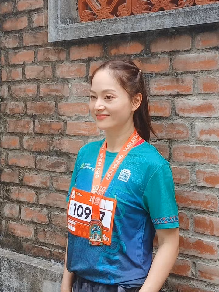 Lan Phương còn từng viết: "Chặng đường đó còn dài và ngột ngạt nhưng mình đã biết cách tự chữa lành và lấy lại nụ cười tươi rồi". Ảnh: FB Lan Phương.