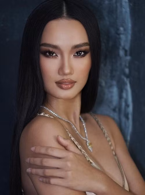Trong cuộc phỏng vấn với Dân Việt, Quỳnh Anh cho biết, cô rất thích Hoa hậu Phạm Hương và Á hậu Lệ Hằng. Ảnh: FB Quỳnh Anh.