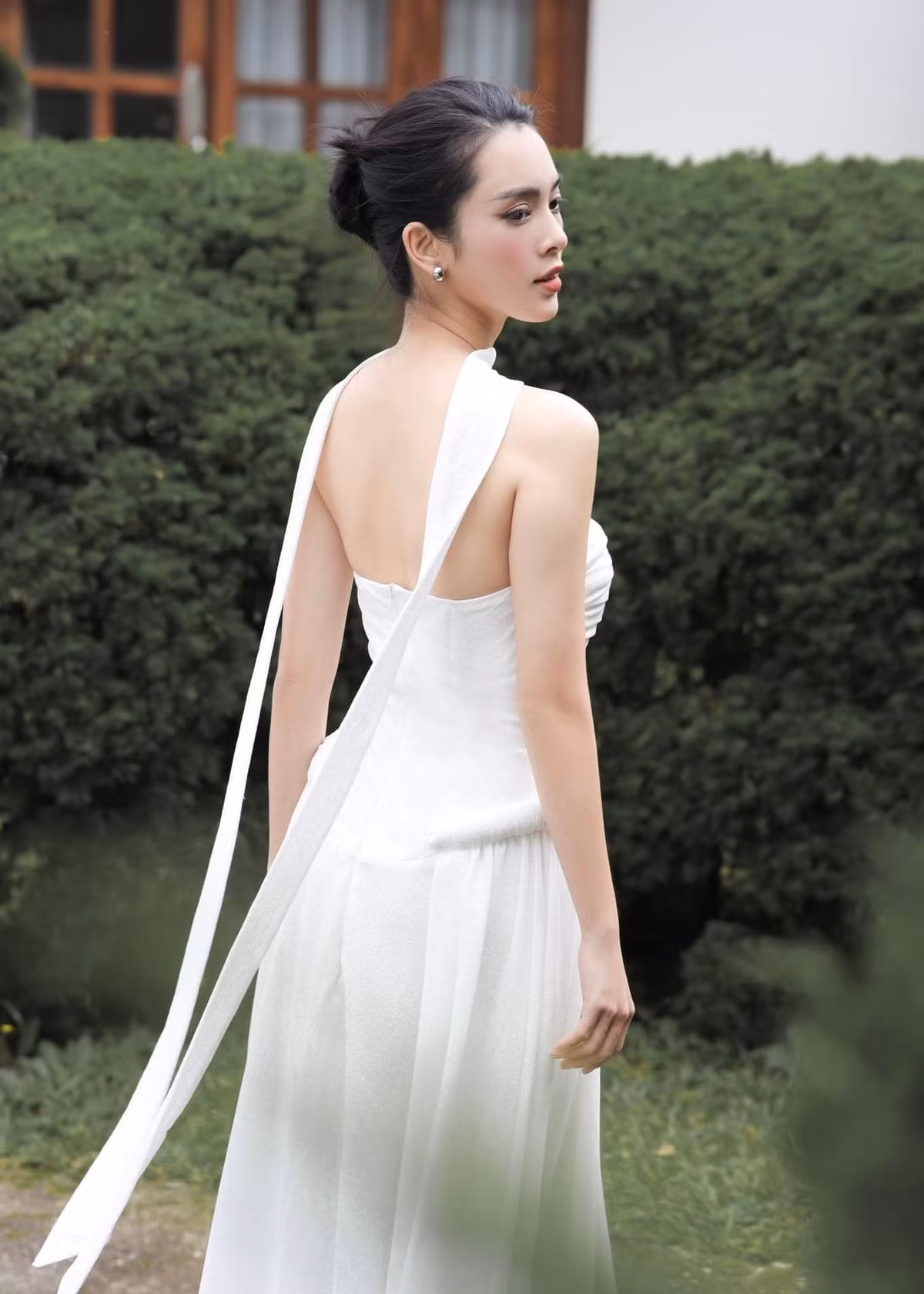Bức xúc trước tin nhắn của chồng cũ, Quỳnh Lương đáp trả: “Gấu đã lớn, nhưng vẫn luôn là con. Đừng nói câu "tự lo liệu" trong khi mới đón đưa Gấu được 1 năm và những cái đó Gấu xứng đáng được nhận chứ không phải đòi hỏi hay quá đáng. Nghĩ đón đưa cho đi chơi này kia, đưa nó đi ăn thôi là đủ nghĩa vụ à? Tôi không cấm, nhưng anh không cần thì bye nhé! Khỏi gặp lại. Anh động vào con tôi là sai rồi”. Ảnh: FB Quỳnh Lương.