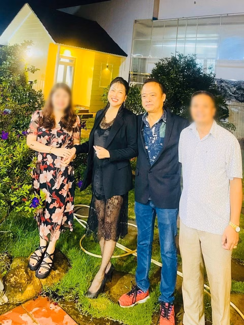 Trang phục của Phi Thanh Vân không quá hở như trước đây. Ảnh: FB Phi Thanh Vân.