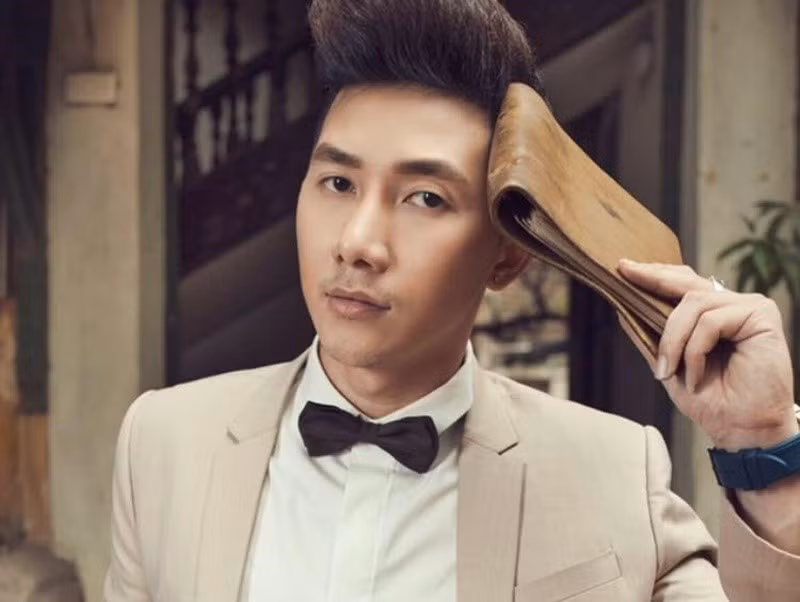 Người mẫu Nam Phong qua đời vào sáng ngày 9/7. "Theo các bác sĩ, Phong có tiền sử bệnh phổi và nhiễm COVID-19 mức độ nặng, phổi vốn bị tổn thương nghiêm trọng nên diễn tiến bệnh xấu đi nhanh chóng", chị Nam Phong chia sẻ trên Vietnamnet. Sinh thời, cuộc đời của Nam Phong có nhiều biến cố. Ảnh: FB Nam Phong.