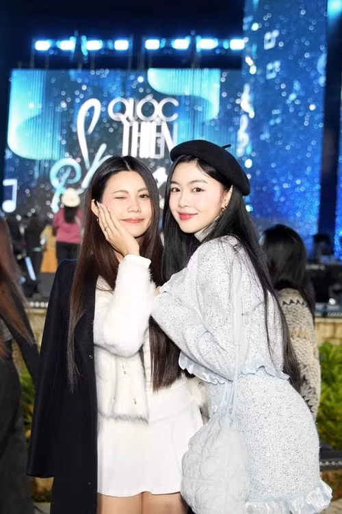 Cô sở hữu gương mặt thanh tú với đường nét hài hòa, sống mũi cao và nụ cười dịu dàng. Điểm nổi bật của Lọ Lem là làn da sáng, phong thái nữ tính cùng thần thái tự nhiên, không quá sắc sảo nhưng vẫn tạo được sức hút riêng. Ảnh: Instagram Mai Thảo Linh.