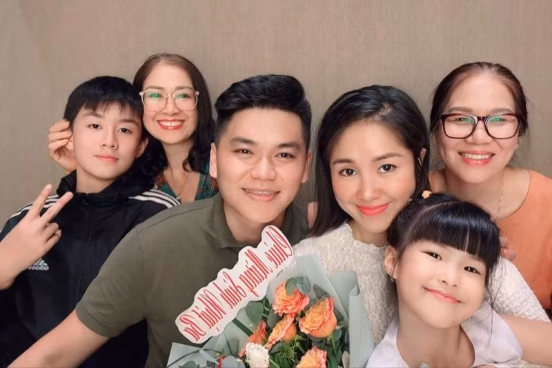 Mẹ chồng và mẹ đẻ của Lê Phương thân thiết mỗi khi gặp mặt. Ảnh: FB Lê Phương.