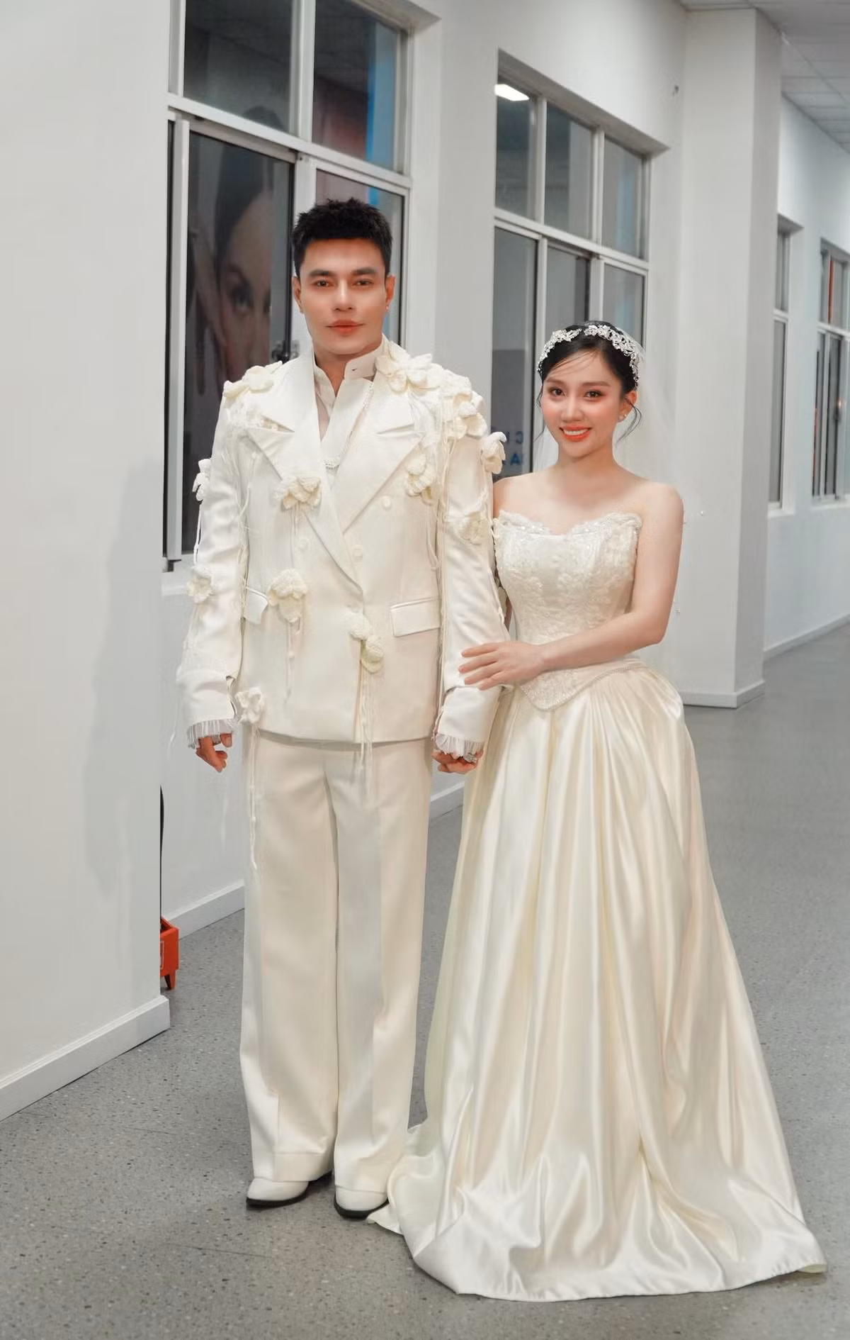 Vợ Lê Dương Bảo Lâm tên Quỳnh Anh. Theo Vietnamnet, Quỳnh Anh từng theo học tại trường Sân khấu Điện ảnh. Sau khi kết hôn, Quỳnh Anh làm quản lý, trợ lý cho Lê Dương Bảo Lâm.