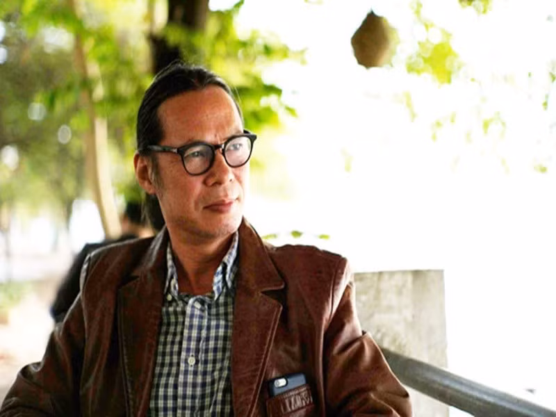Trong cuộc phỏng vấn với Người Đưa Tin năm 2013, đạo diễn Trần Lực chia sẻ về người vợ thứ ba: “Thực tế, công việc của tôi và cô ấy không liên quan gì đến nhau. Nghề của tôi rất đặc thù. Cô ấy không phải là diễn viên, càng không phải là đạo diễn hay biên kịch, có muốn giúp chồng cũng chẳng biết làm thế nào. Tôi chỉ cần cô ấy xem phim của mình là được. Quan điểm sống của chúng tôi, là không bao giờ nói chuyện công việc hay nghệ thuật ở nhà”.