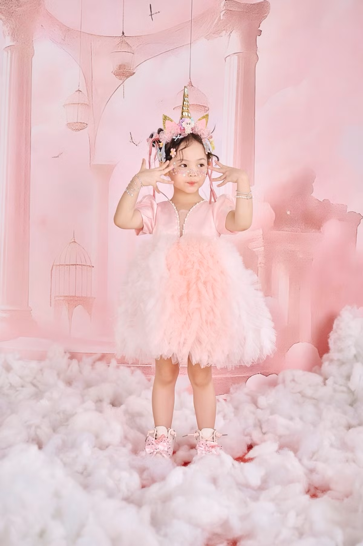 "Yêu gái rượu của ba nhất trên đời. Mỗi năm 1 nhân vật chạy theo đuối luôn", Cường Đô la nhắn nhủ bé Suchin. Ảnh: FB Đàm Thu Trang.