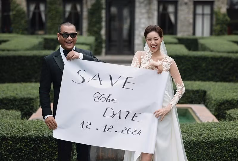 Theo Vietnamnet, chồng Khánh Vân sinh năm 1978, hơn cô 17 tuổi. Trước khi gắn bó với Khánh Vân, nhiếp ảnh gia Nguyễn Long từng một lần đổ vỡ hôn nhân, có con trai 11 tuổi. Ảnh: FB Khánh Vân.