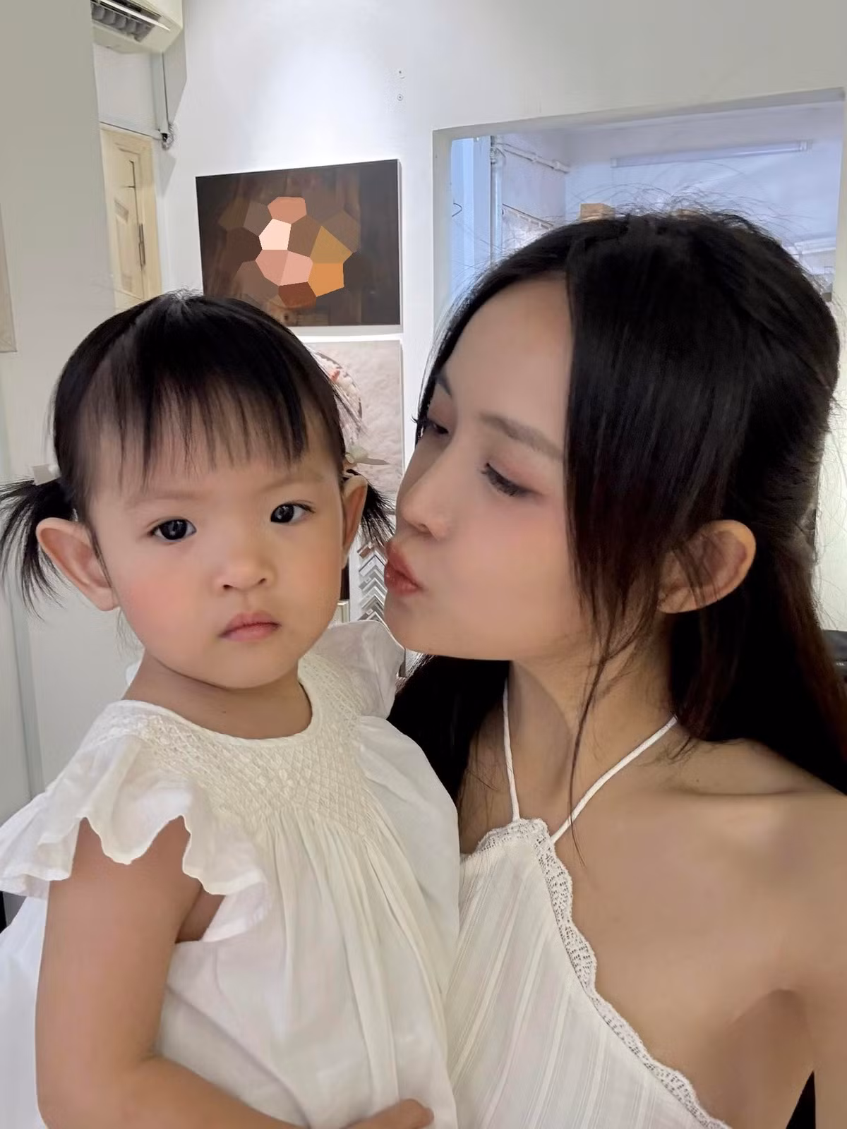 Trương Mỹ Nhân cho biết, bé Boni khó tính nhưng cũng sống tình cảm. Ảnh: FB Trương Mỹ Nhân.