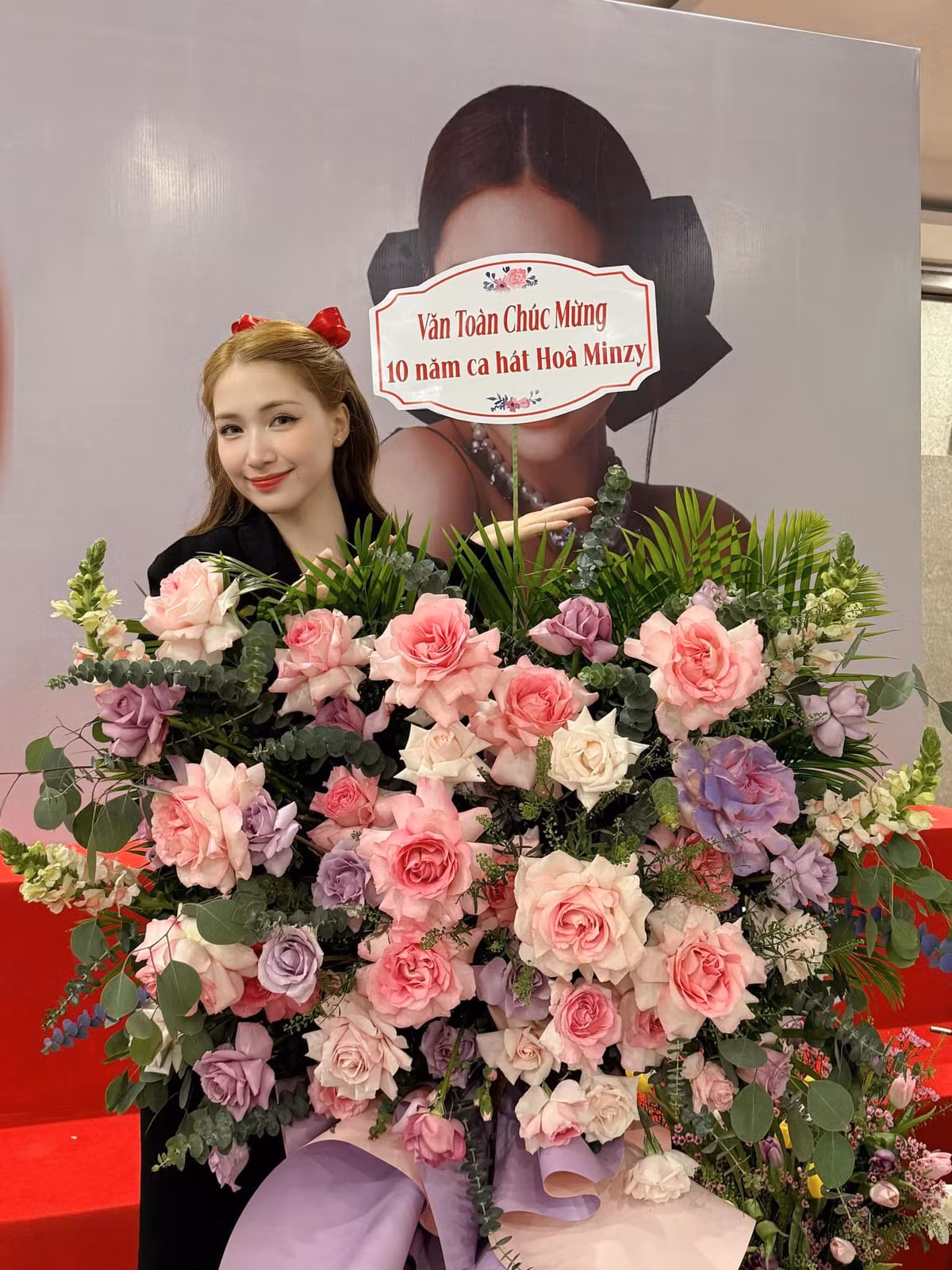 Năm 2024, dù không thể có mặt trực tiếp trong ngày đặc biệt của Hòa Minzy, Văn Toàn vẫn khiến khán giả ấm lòng khi gửi lời chúc mừng kỷ niệm 10 năm ca hát đến cô bạn thân. Anh viết: "Chúc bạn nhiều sức khỏe và có nhiều ngày kỷ niệm đẹp đẽ như vậy. Hy vọng sau này sẽ có kỷ niệm 20 - 30... 100 năm ca hát của bạn". Ảnh: FB Văn Toàn.