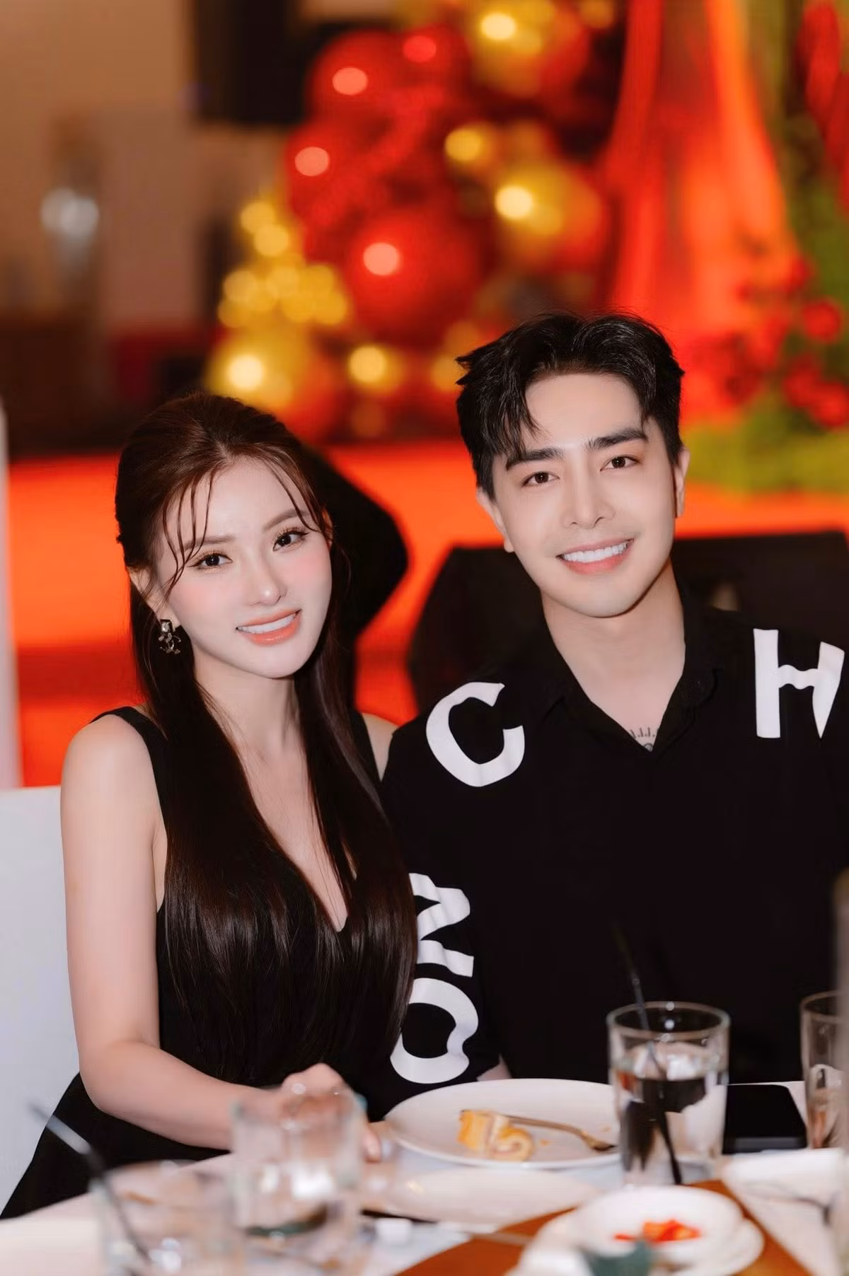 Kin Nguyễn thức đêm chăm con, tắm cho con, trở thành tài xế riêng đưa đón Thu Thủy đi làm. Ảnh: FB Thu Thủy.