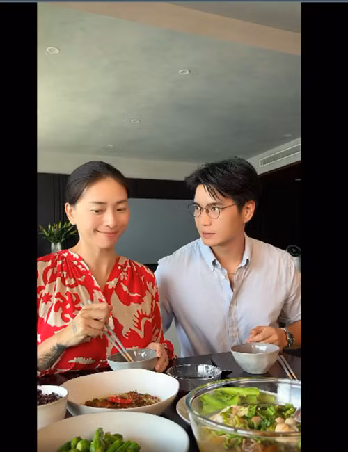 Ngày chưa kết hôn, Huy Trần thường xuyên nấu ăn cho Ngô Thanh Vân. Sau đám cưới, anh duy trì hành động ngọt ngào này dành cho bạn đời. Đặc biệt, khi Ngô Thanh Vân mang bầu, Huy Trần càng tích cực nấu ăn cho vợ. Ảnh: FB Ngô Thanh Vân.