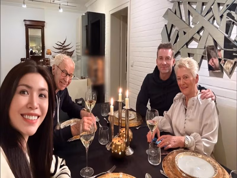 Minh Tú rất thân thiết với gia đình chồng. Chia sẻ với Đời Sống Pháp Luật, nữ người mẫu cho biết mỗi lần về quê chồng, cô thường cùng gia đình đạp xe dạo phố, uống cà phê và đi câu cá.