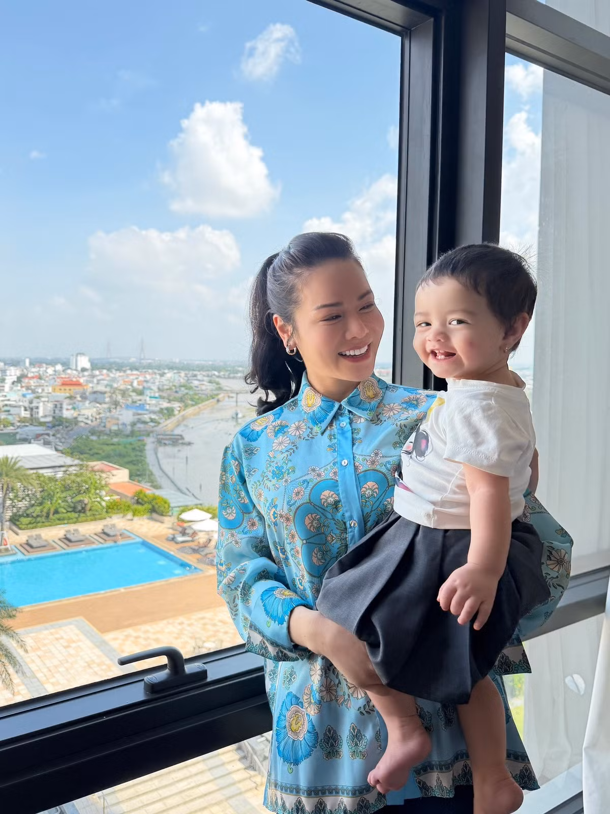Nữ diễn viên thường xuyên đưa con gái đi nghỉ dưỡng.
