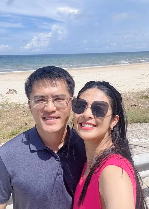 Chồng Ngọc Hân có ngoại hình điển trai, công tác tại Bộ Ngoại giao. Ảnh: FB Ngọc Hân.